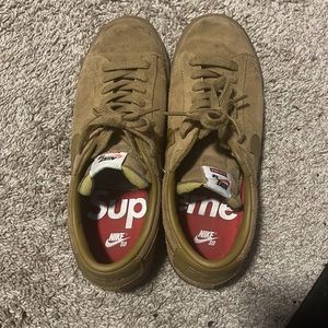 Nike supreme x SB blazer low GT “Golden Beige”